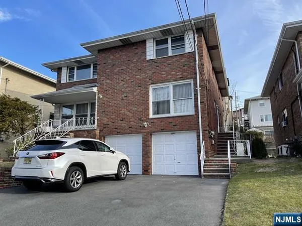 $3,450 | 1542 10th Street, Unit 2, Fort Lee, NJ 07024