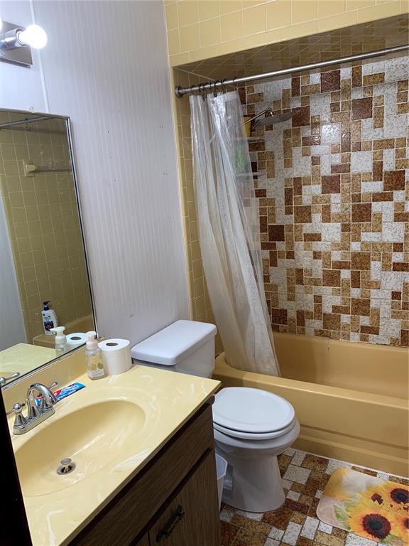 4661 Anderson Road, Unit 4661 Kissimmee, FL 34746 - Photo 8 of 14 a bathroom with a sink toilet and shower