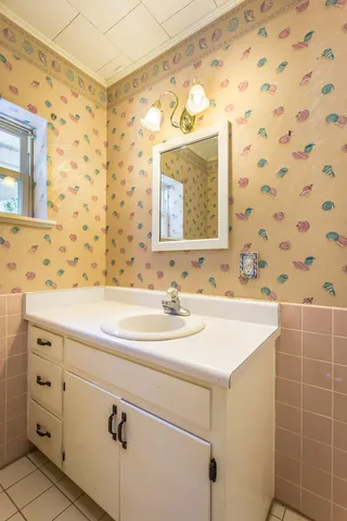 $299,000 | 253 Prado Street, Apalachicola, FL 32320