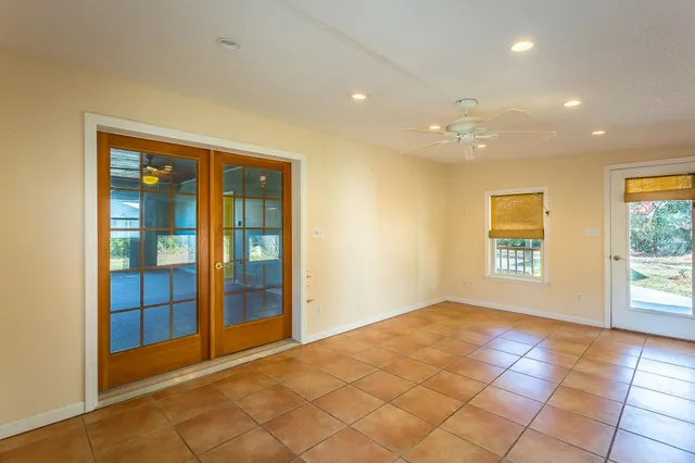 $299,000 | 253 Prado Street, Apalachicola, FL 32320