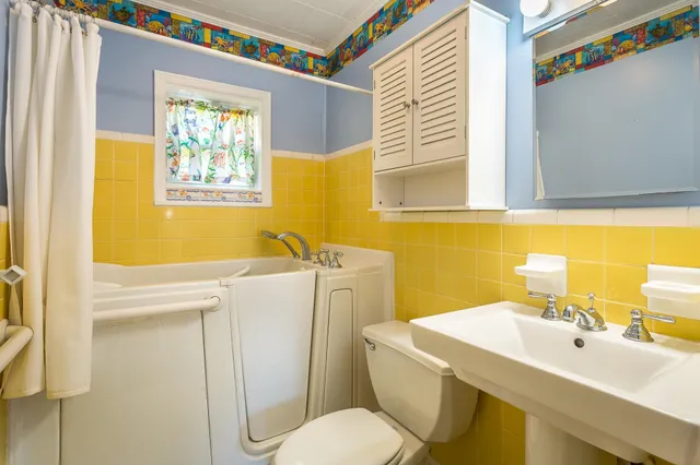 $299,000 | 253 Prado Street, Apalachicola, FL 32320