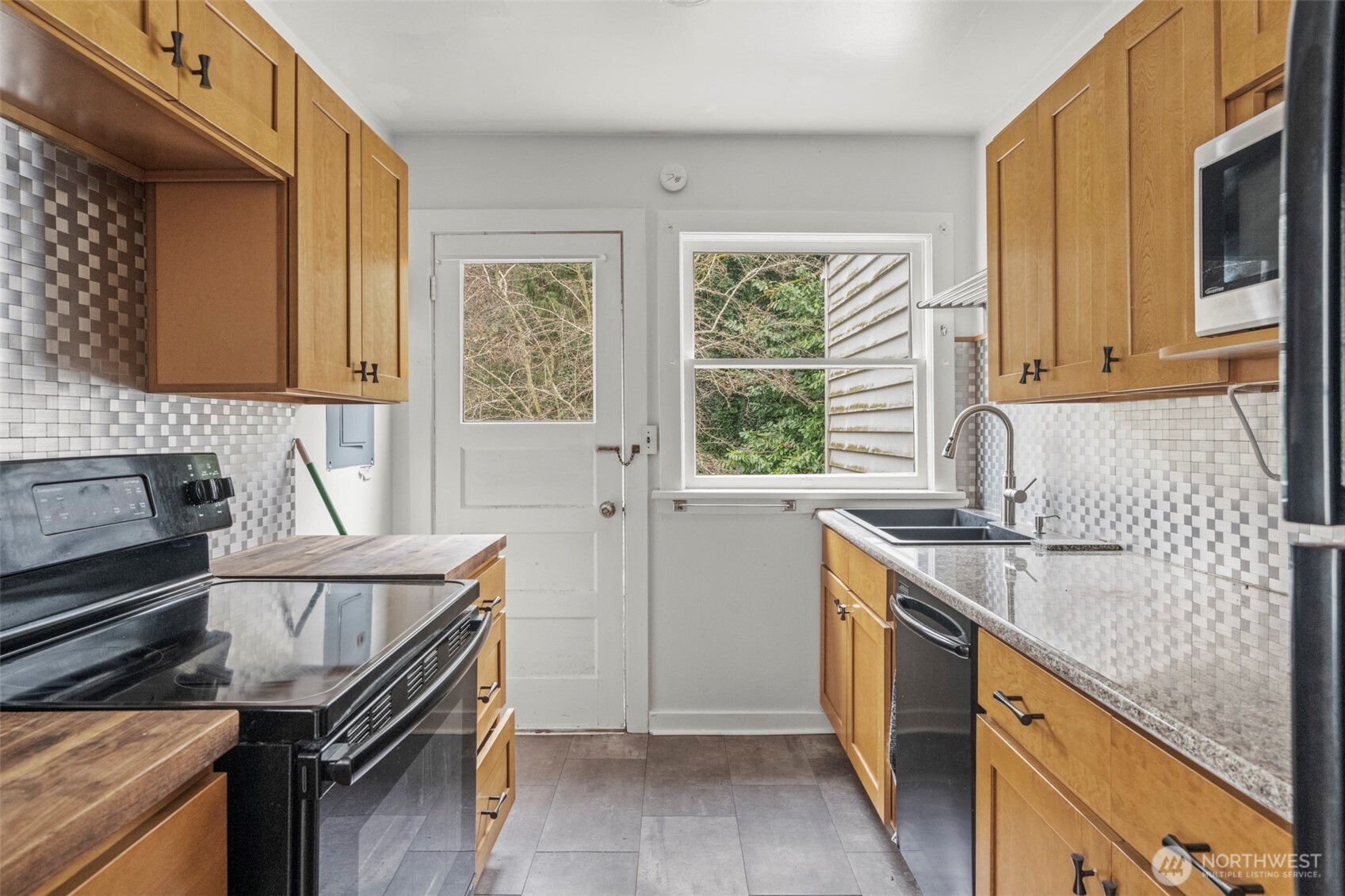 1768 Alki Avenue Southwest Seattle, WA 98116 - Photo 23 of 40 a kitchen that has a sink and a stove