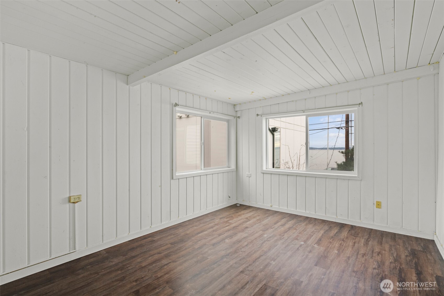1768 Alki Avenue Southwest Seattle, WA 98116 - Photo 28 of 40 an empty room with wooden floor and windows
