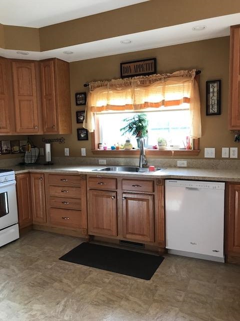54047 County Line Road New Baltimore, MI 48047 - Photo 10 of 33 31322709-9.JPG