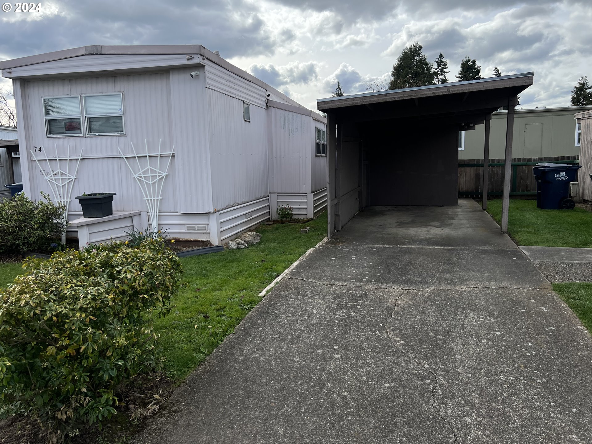 2150 Laura Street, Unit 78 Springfield, OR 97477 - Photo 3 of 20 a view of a back yard of the house
