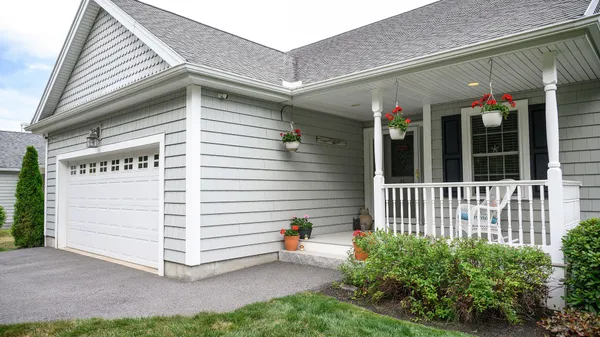 $614,900 | 44 Carriage Lane, Unit 6, Brunswick, ME 04011