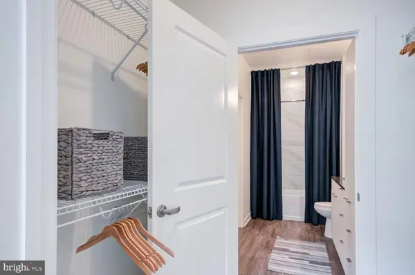 $1,615 | 503-29 North Columbus Boulevard, Unit 2242, Philadelphia, PA 19123