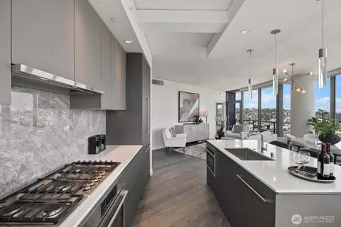 $1,390,000 | 2510 6th Avenue, Unit 2502, Seattle, WA 98121