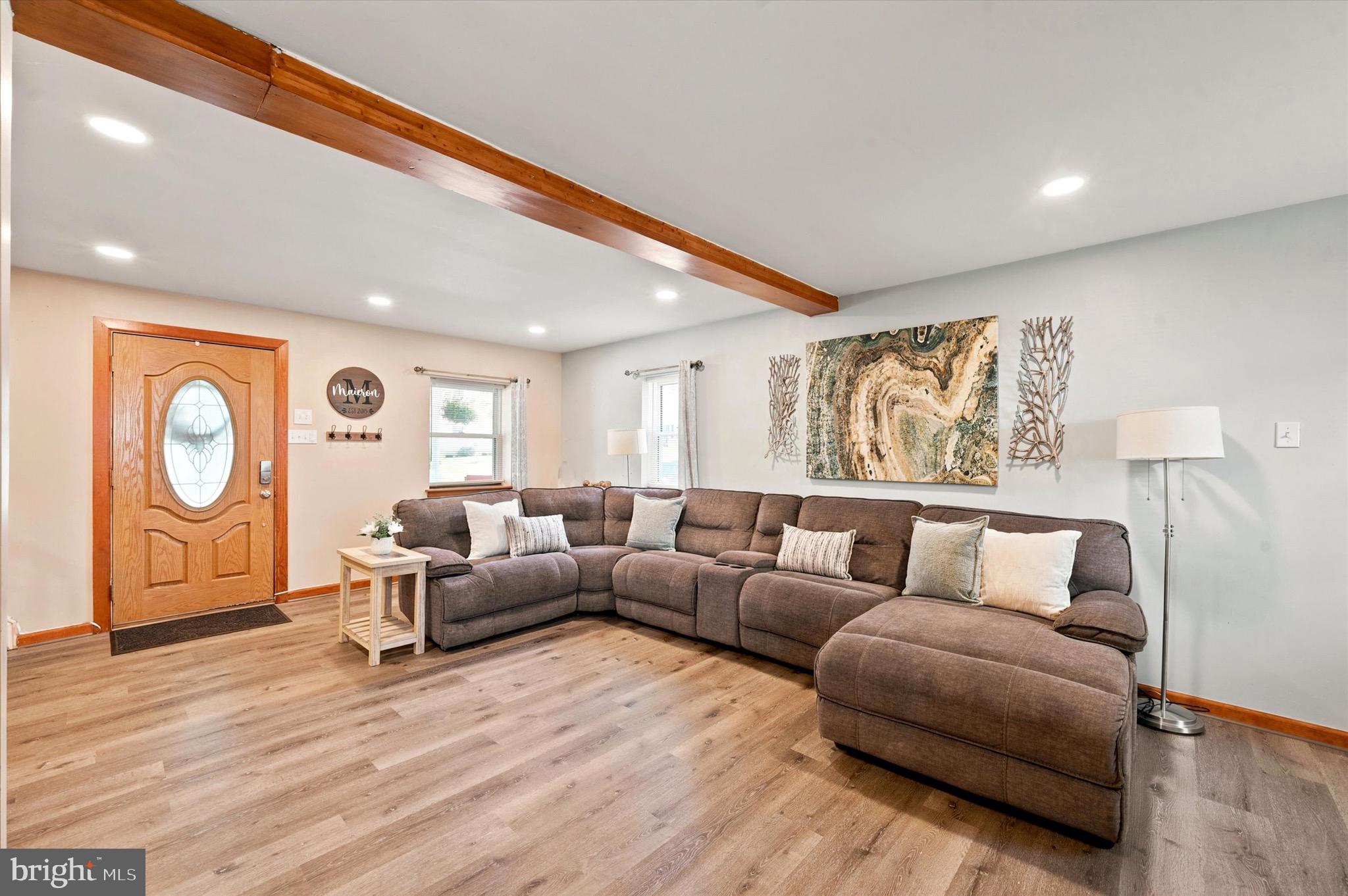 747 Surrey Road Aldan, PA 19018 - Photo 5 of 25 Living Room