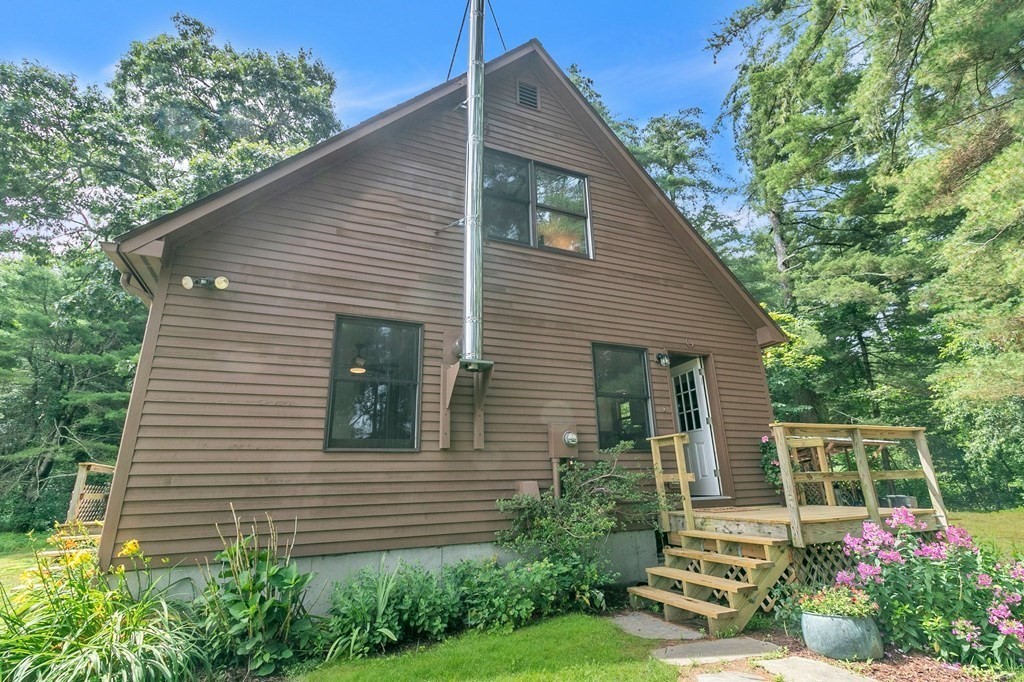 486 Sunderland Road Amherst, MA 01002 - Photo 1 of 40