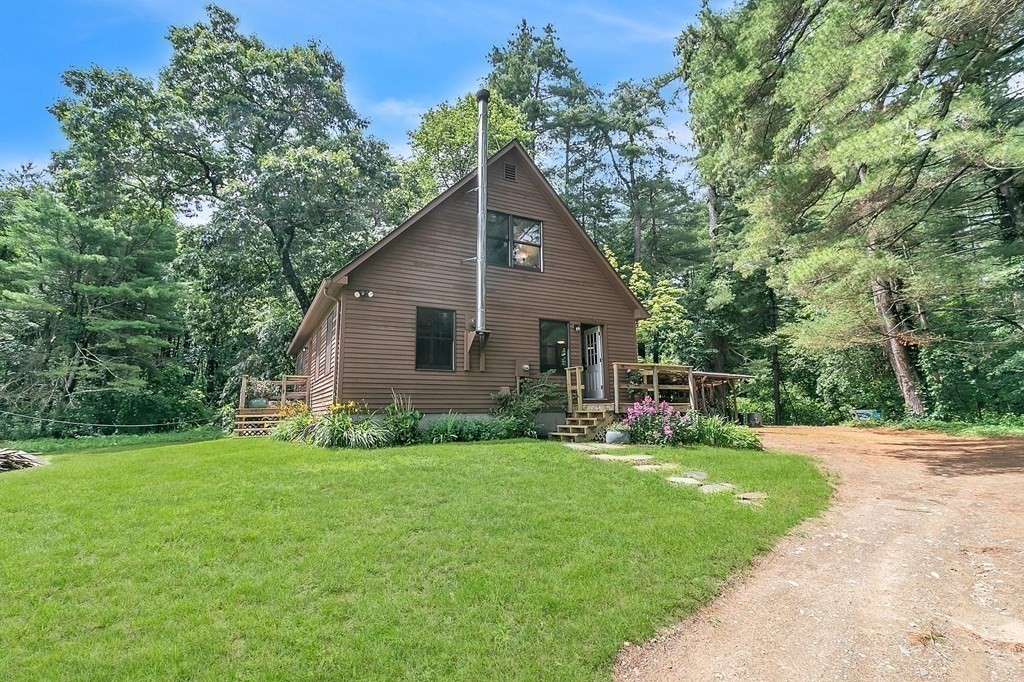486 Sunderland Road Amherst, MA 01002 - Photo 3 of 40