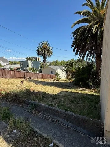 a view of a backyard of the house