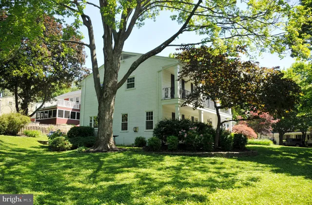 a view of a house with a backyard