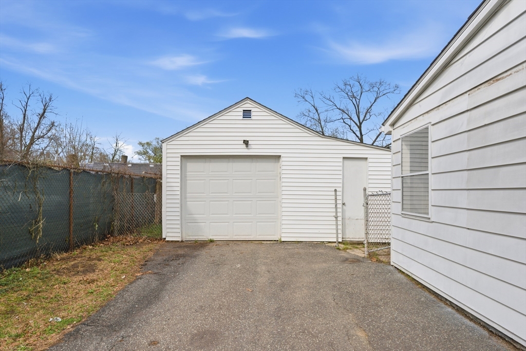 178 Penrose Street Springfield, MA 01109 - Photo 38 of 41