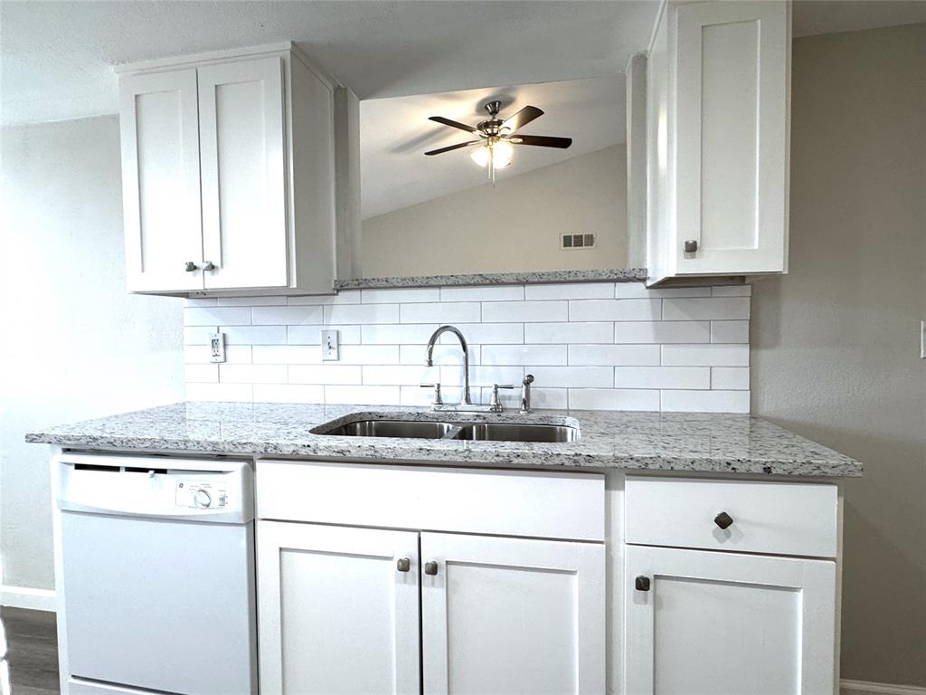 1612 Fairfield Drive Plano, TX 75074 - Photo 7 of 21 Beautiful kitchen opens up to the living areas.