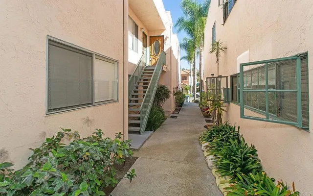 $3,195 | 4566 Cove Drive, Unit B, Carlsbad, CA 92008