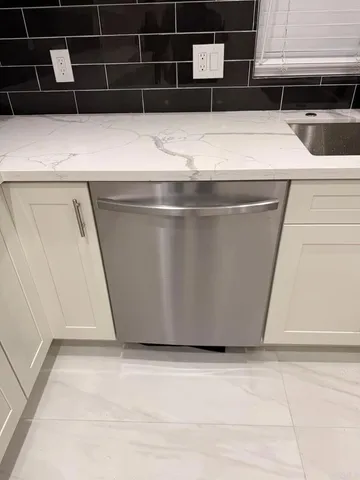 $3,195 | 4566 Cove Drive, Unit B, Carlsbad, CA 92008