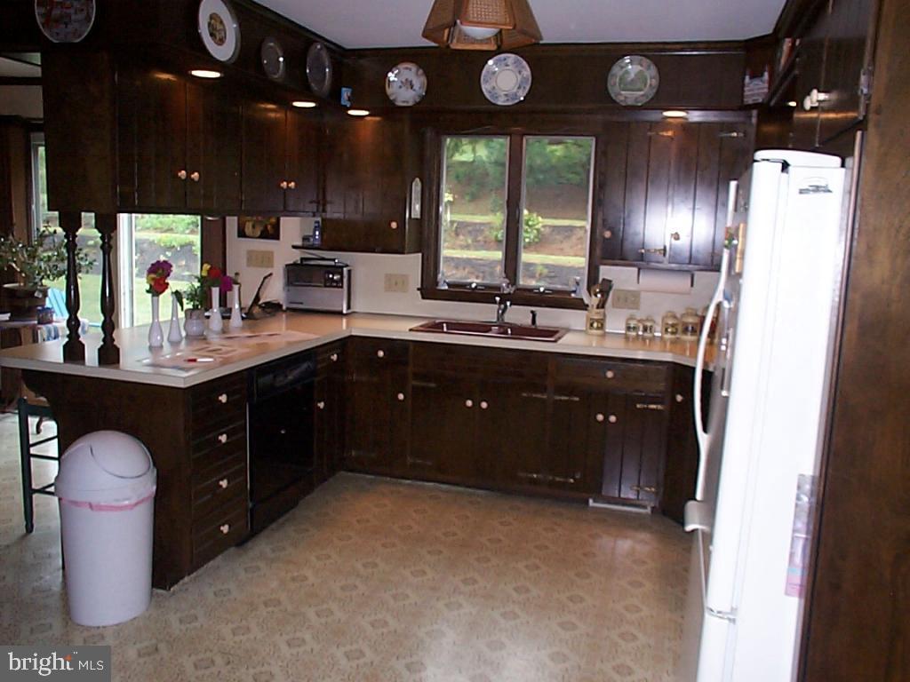 224 Bomberger Road Akron, PA 17501 - Photo 5 of 37
