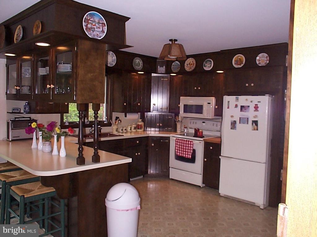 224 Bomberger Road Akron, PA 17501 - Photo 7 of 37