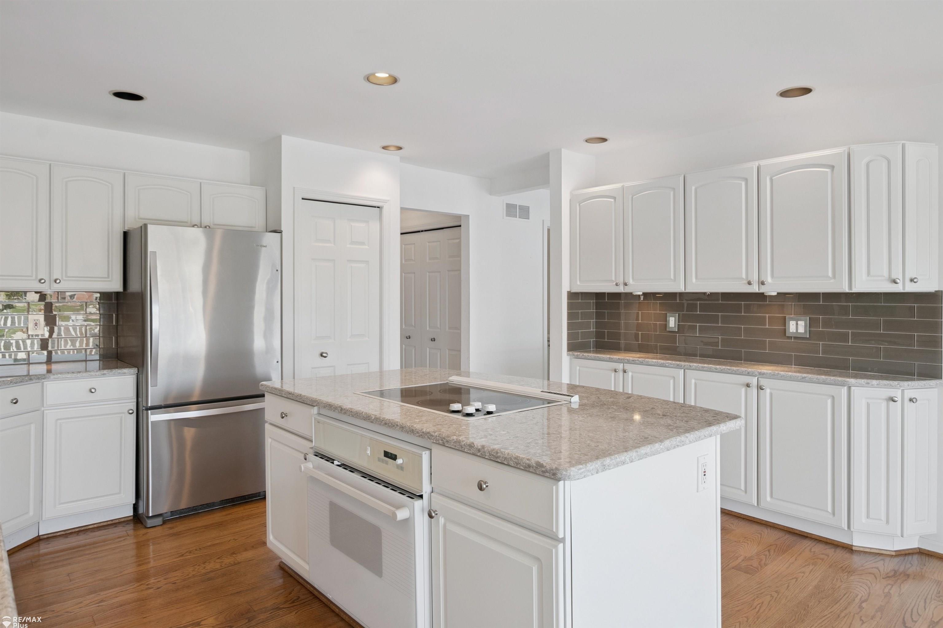1671 South Shore Drive Rochester Hills, MI 48307 - Photo 12 of 77