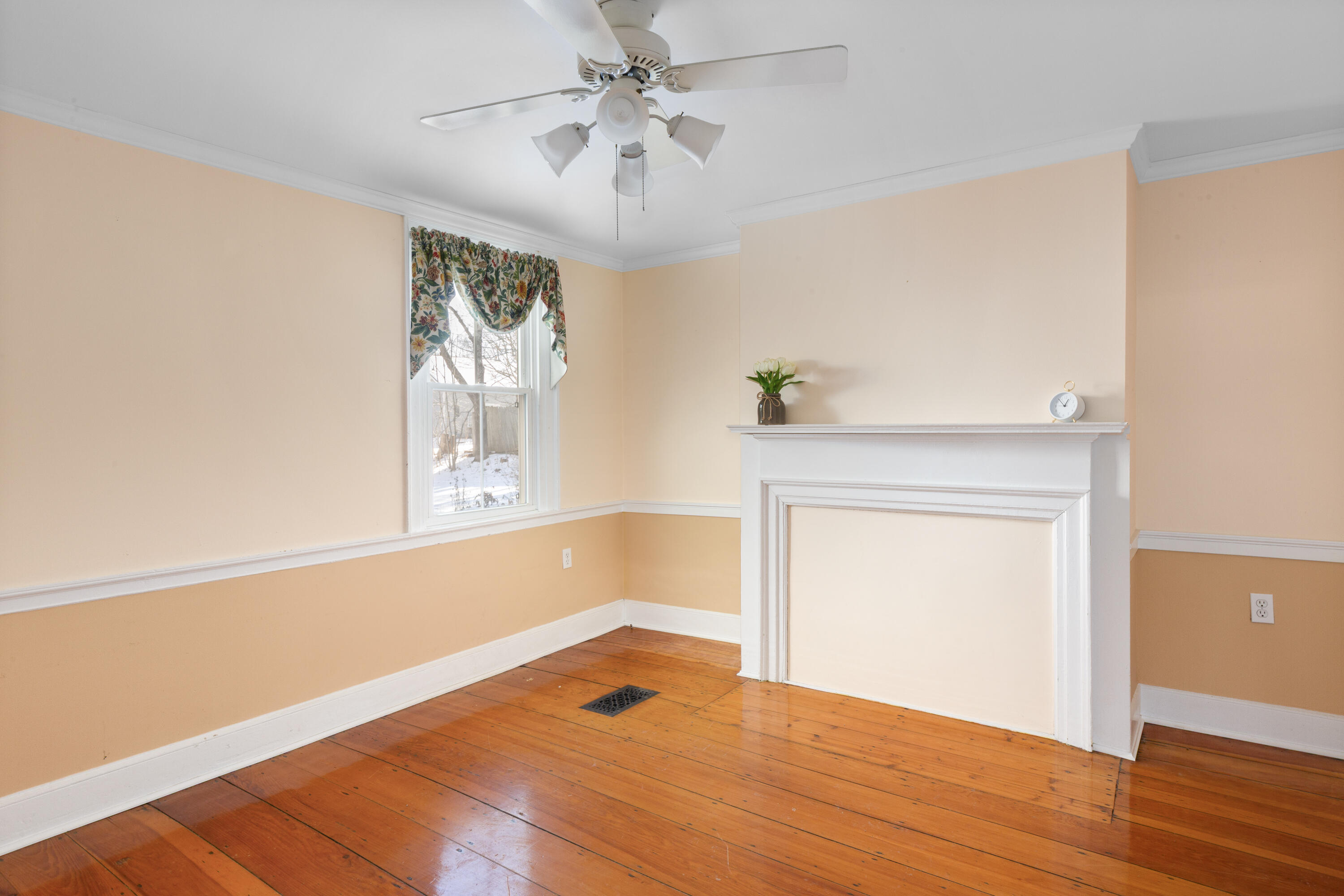 27 Court Street, Unit 1 Belfast, ME 04915 - Photo 11 of 32 19-27CourtSt-Unit1-Belfast