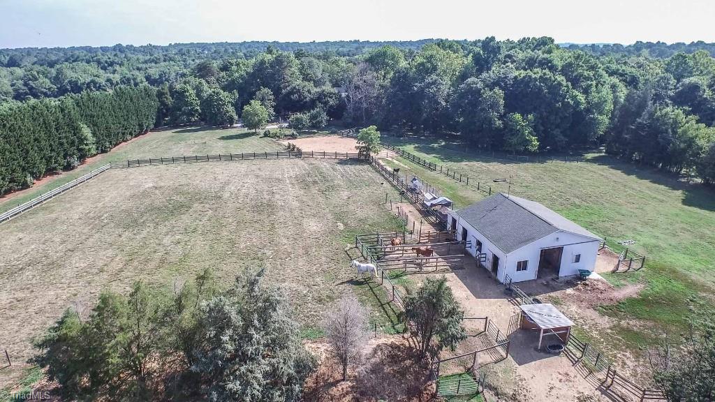 4426 Johnson Street High Point, NC 27265 - Photo 4 of 30 Gallery Image 4