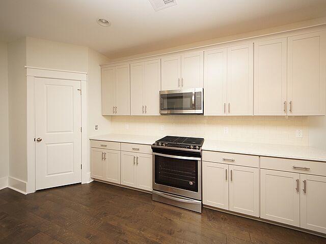 107 Riley Farms Court Summerville, SC 29486 - Photo 8 of 21 4XDF41Fk.jpeg