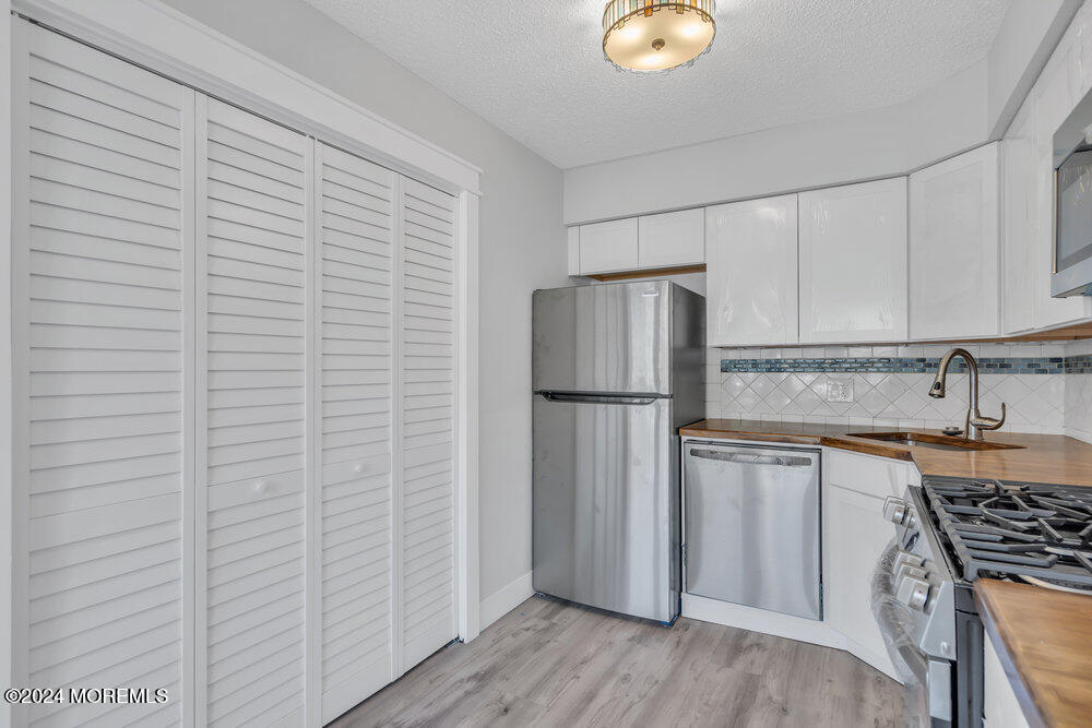 22 Spinnaker Way Waretown, NJ 08758 - Photo 15 of 29 a kitchen with a refrigerator and a stove top oven