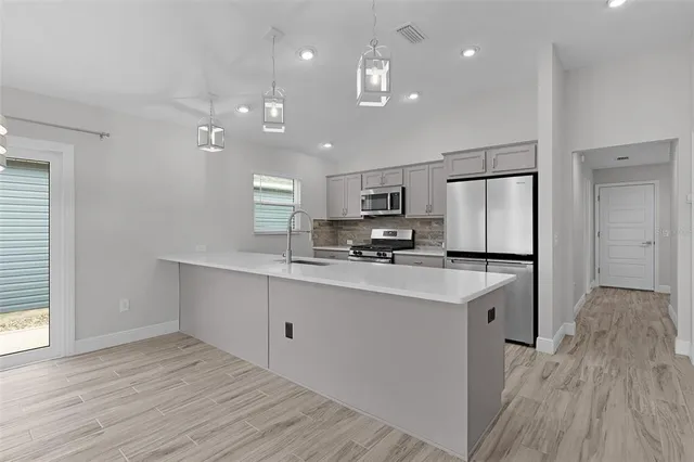 $2,275 | 6230 Dingman Way, The Villages, FL 32163