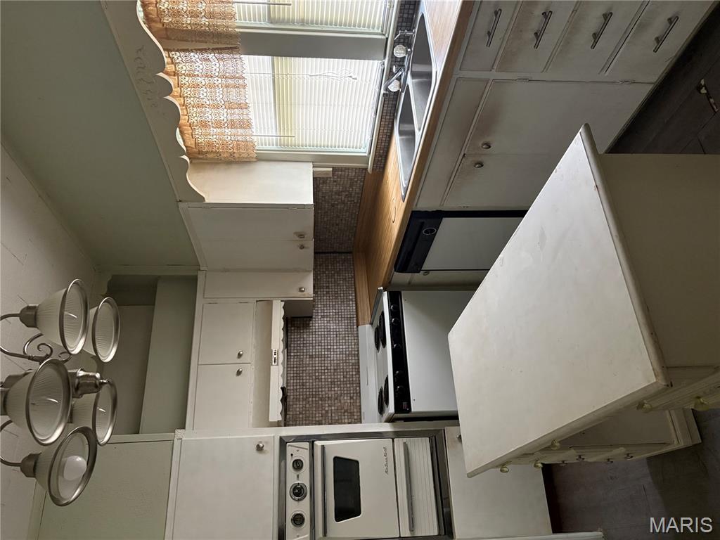 230 Randolph Avenue Ferguson, MO 63135 - Photo 6 of 13