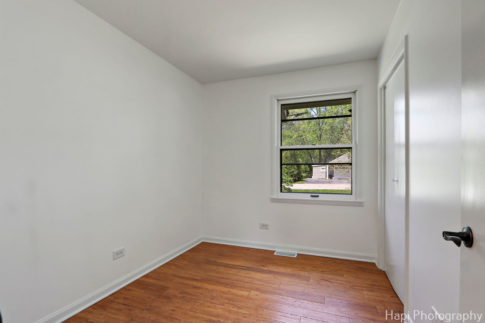 305 Pokagon Drive Algonquin, IL 60102 - Photo 17 of 28 an empty room with a window