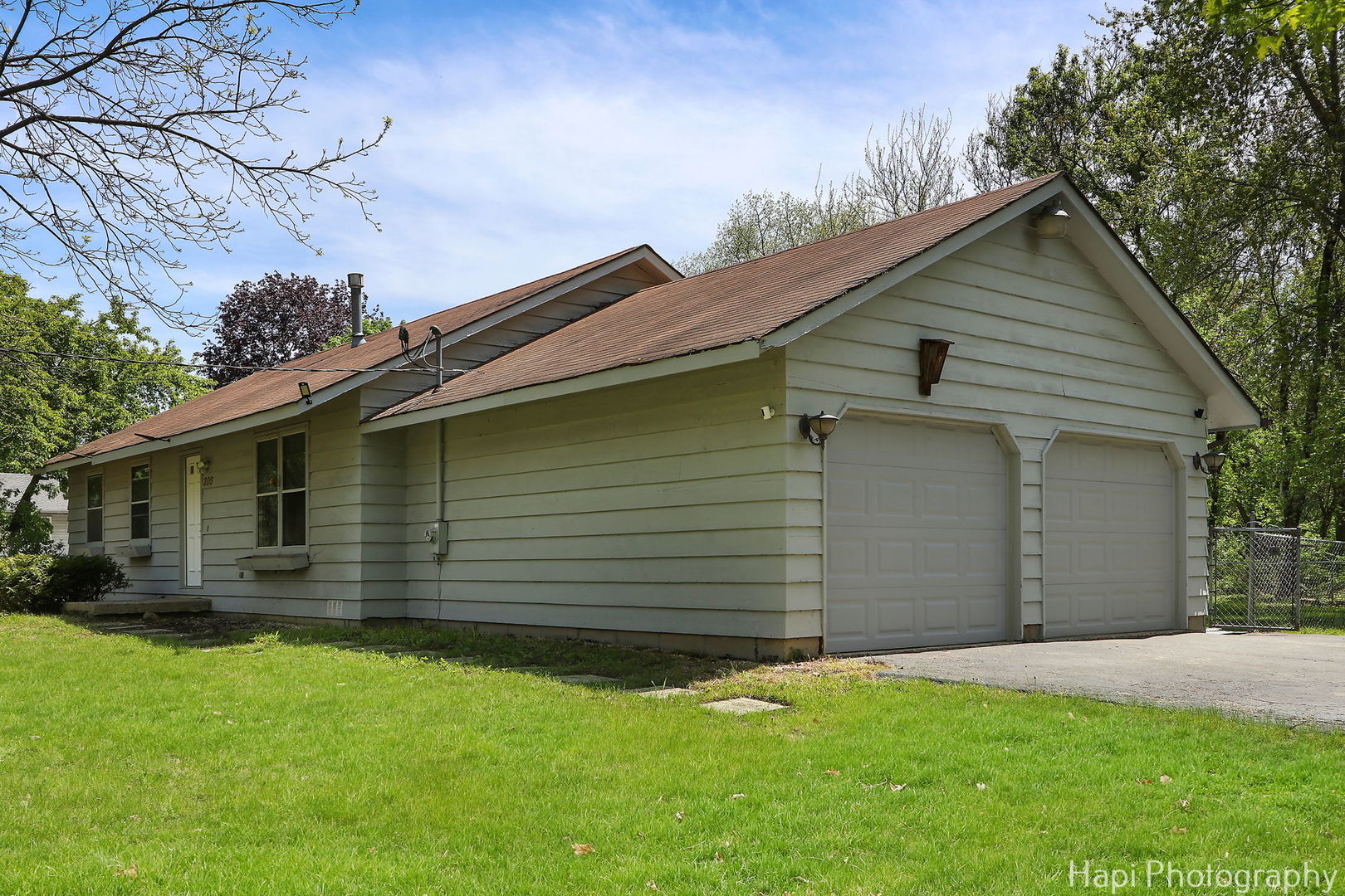 305 Pokagon Drive Algonquin, IL 60102 - Photo 23 of 28 a front view of house with yard