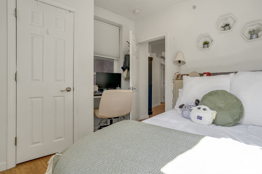 35 North Margin Street, Unit 4 Boston, MA 02113 - Photo 10 of 20