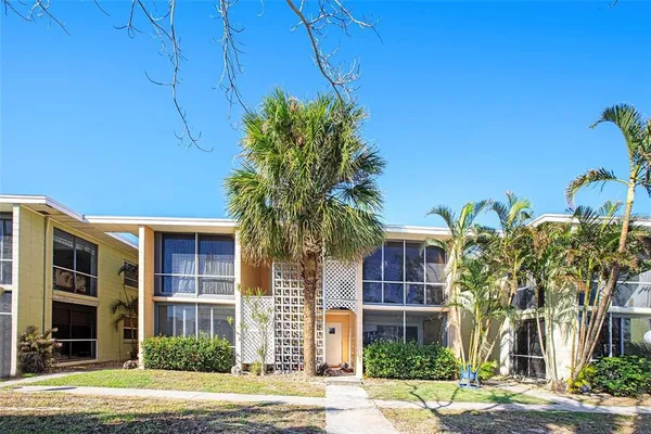 $299,999 | 10215 Manatee Avenue West, Unit 7, Bradenton, FL 34209