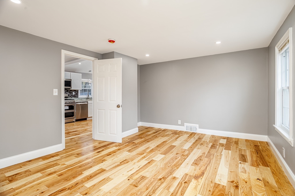 104 Youngs Road Lunenburg, MA 01462 - Photo 9 of 23