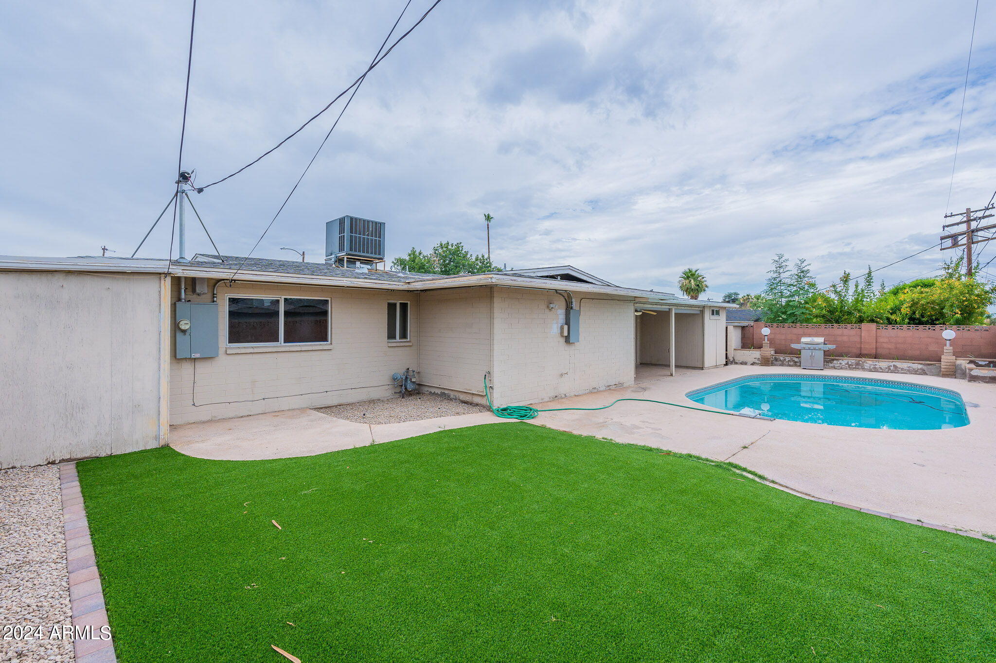 1320 East Orchid Lane Phoenix, AZ 85020 - Photo 43 of 48 a front view of house with yard and green space
