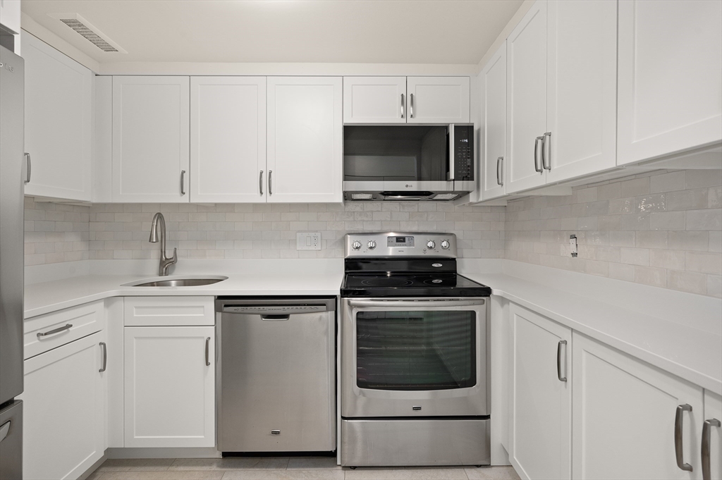 23 Skinners Path, Unit 23 Marblehead, MA 01945 - Photo 3 of 22