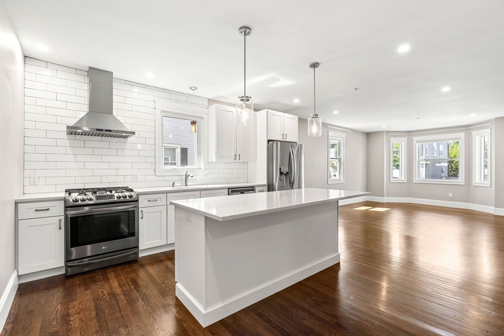 251 Rantoul Street, Unit 1 Beverly, MA 01915 - Photo 10 of 40 Gallery Image 10