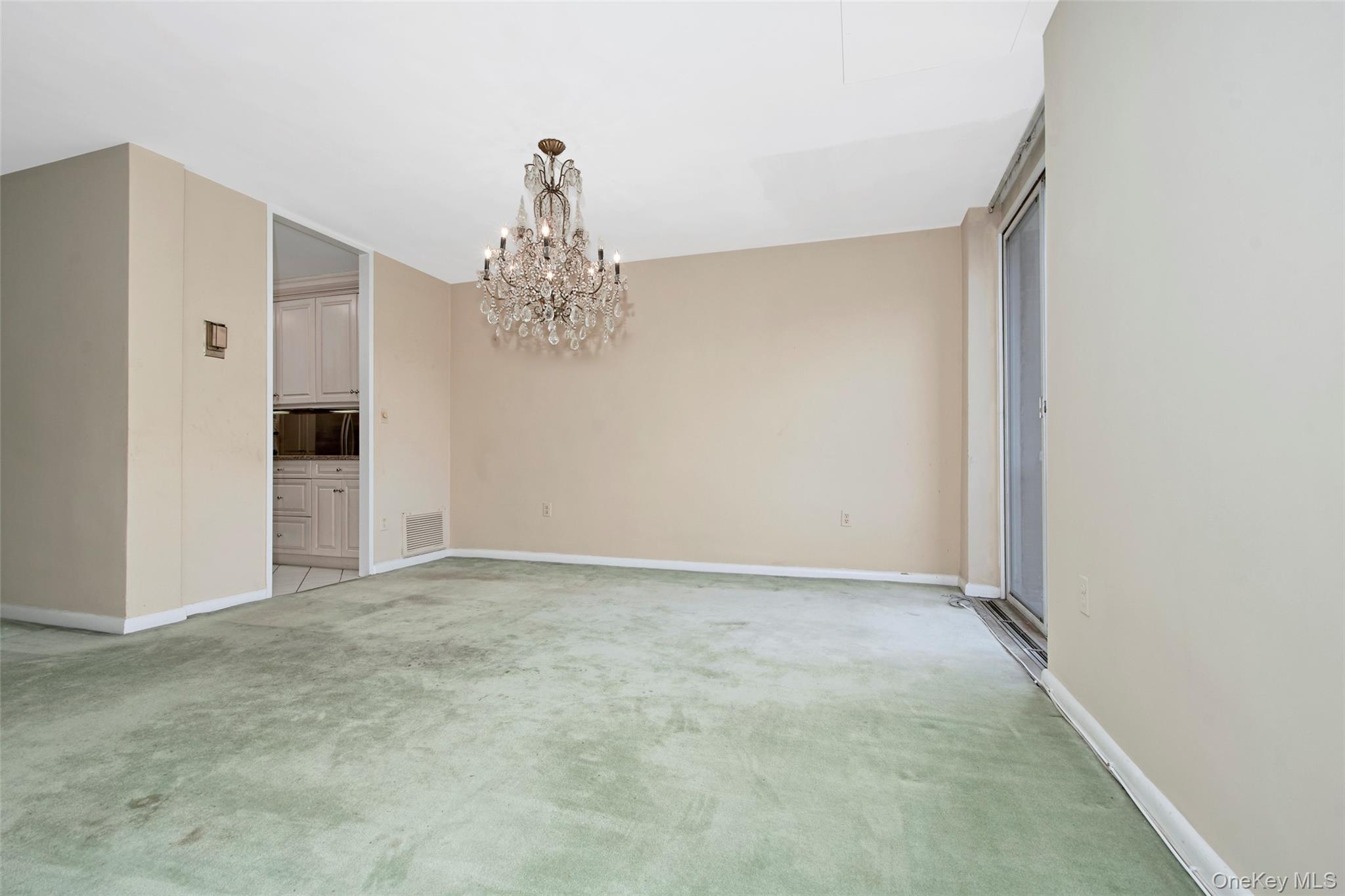 720 Milton Road, Unit WEST BUILDING 2E Rye, NY 10580 - Photo 7 of 19 Dining Room w/view of kitchen entry