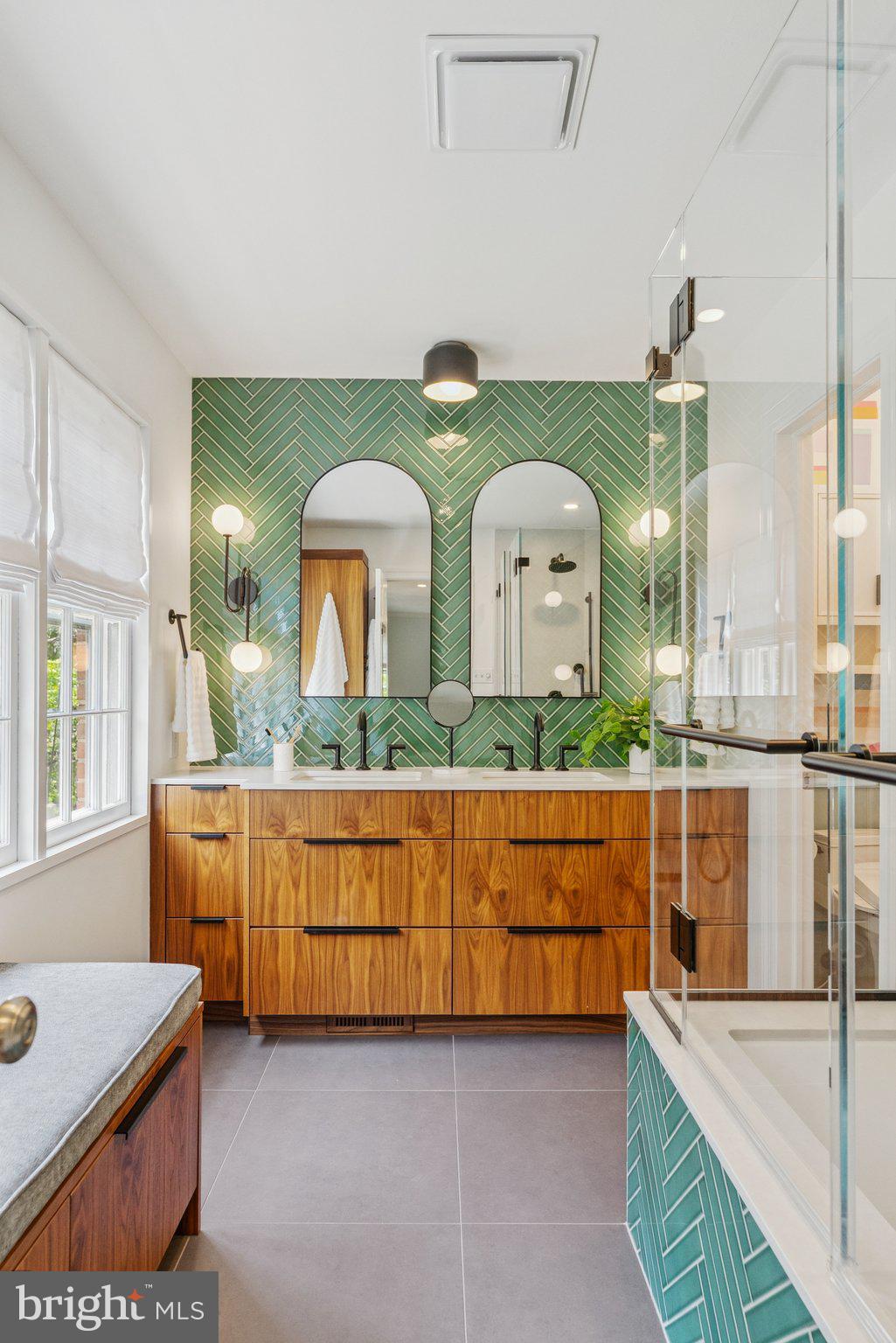 657 E Street Southeast Washington, DC 20003 - Photo 18 of 41 a view of cabinets