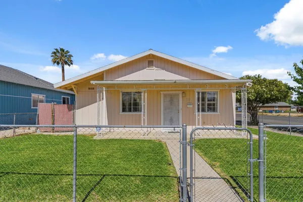 $395,000 | 295 East Durian Avenue, Coalinga, CA 93210