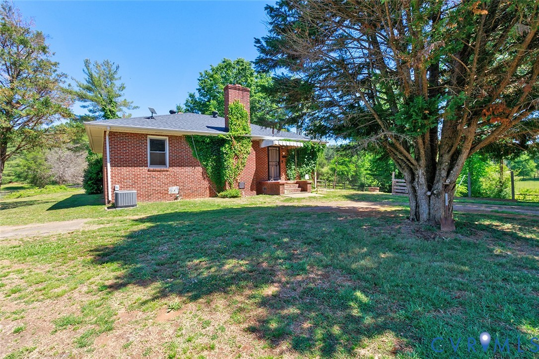 9903 Boze Road Ford, VA 23850 - Photo 38 of 45 a front view of house with yard and green space