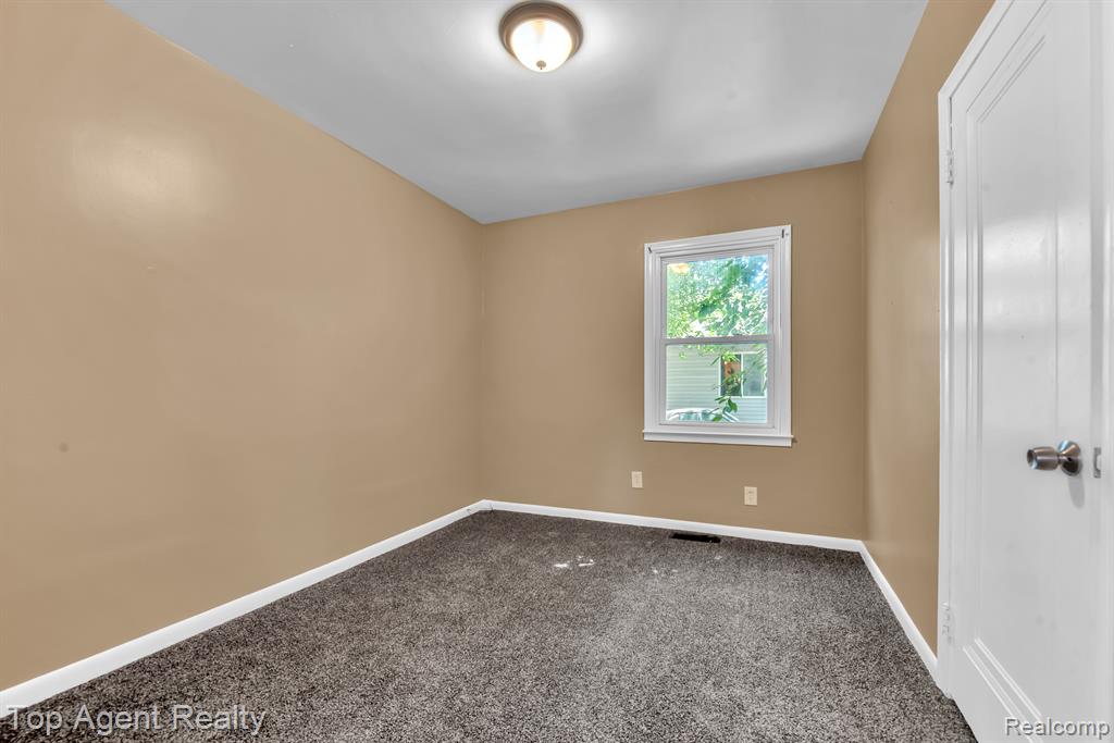 70 Hill Street River Rouge, MI 48218 - Photo 18 of 33