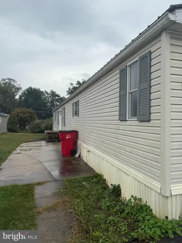 a view of a back yard of the house