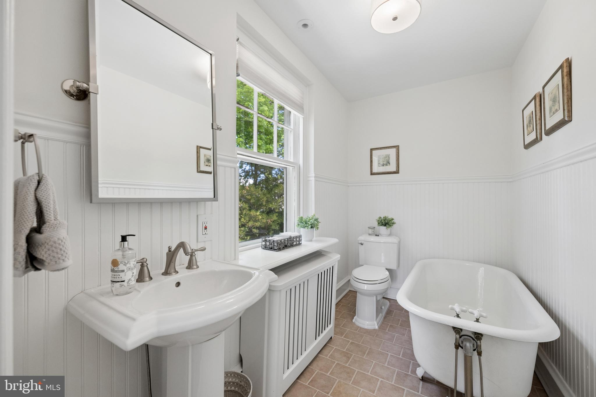 405 Wynmere Road Wynnewood, PA 19096 - Photo 35 of 44 En-suite bath
