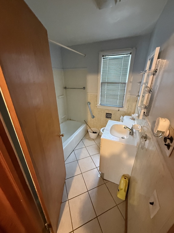 137 Carnavon Circle Springfield, MA 01109 - Photo 7 of 36 Gallery Image 7