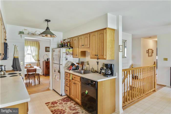16909 Longdraft Road Gaithersburg, MD 20878 - Photo 8 of 16 Kitchen