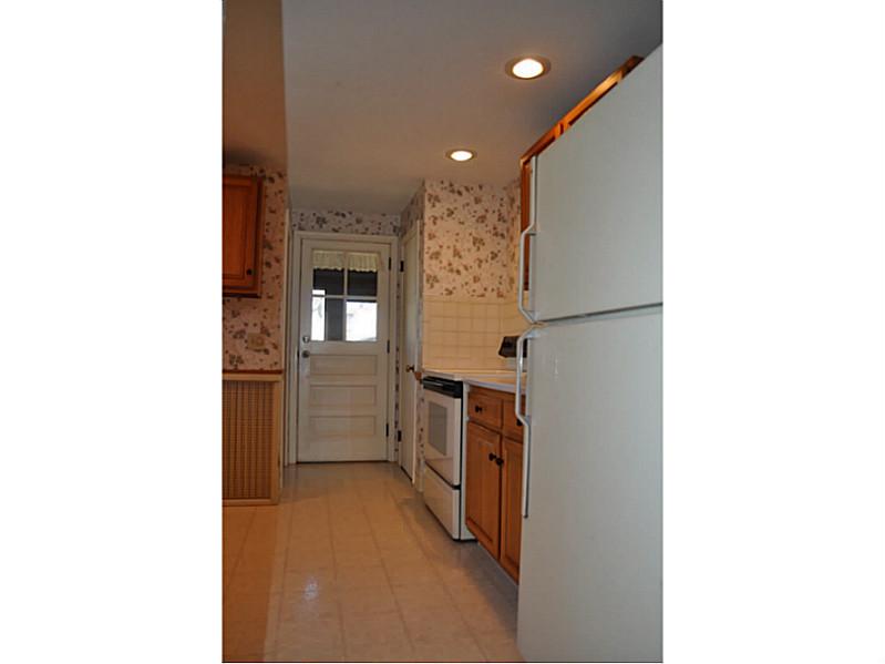 119 Edgehill Road Warwick, RI 02889 - Photo 10 of 25 Kitchen.