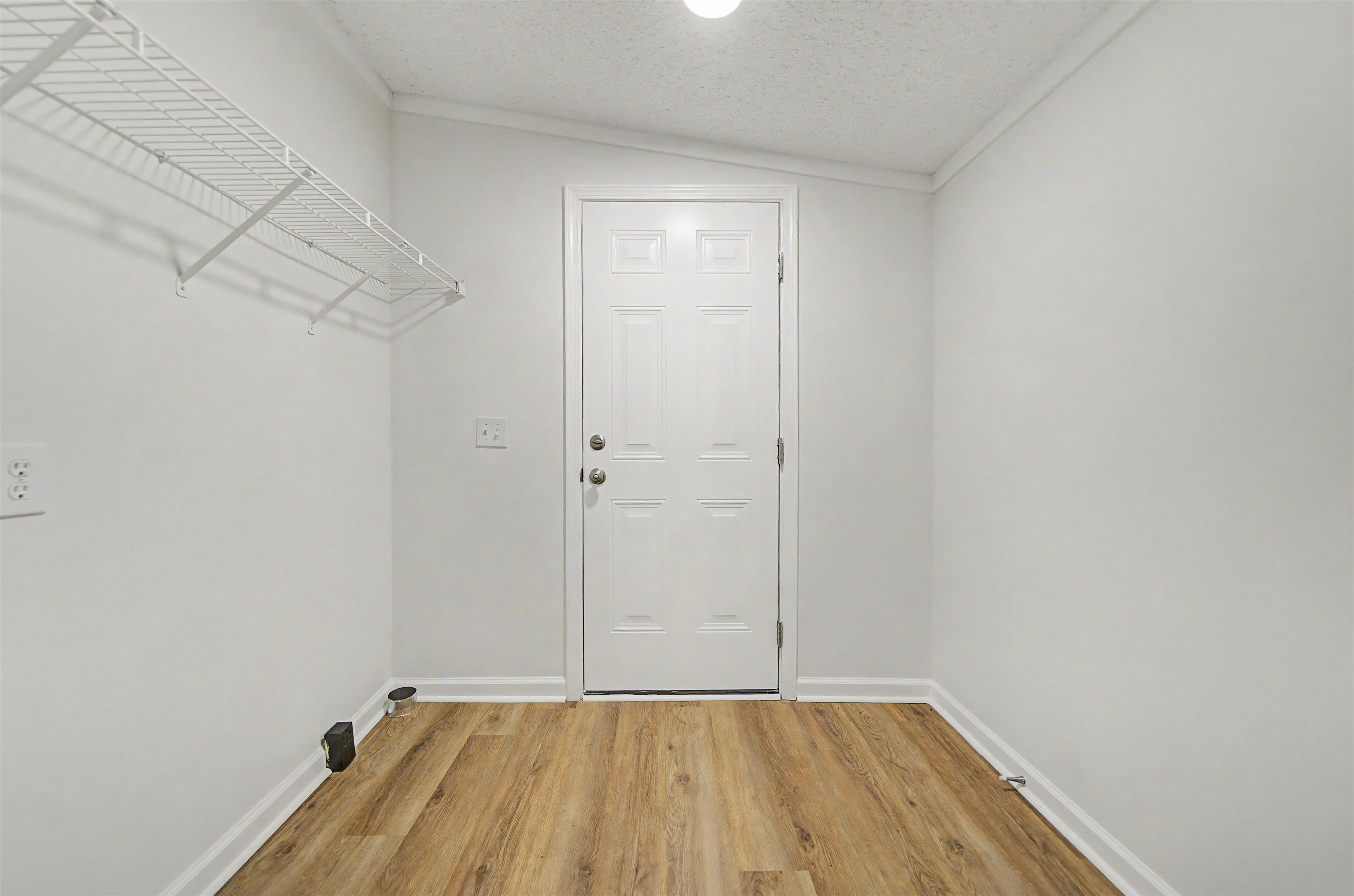 890 Burks Road Savannah, TN 38372 - Photo 22 of 40 a view of room with walk in closet