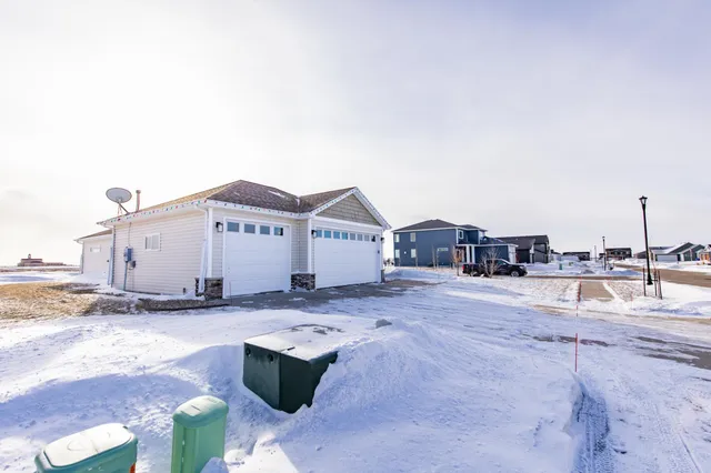 $600,000 | 4268 Pine Parkway South, Fargo, ND 58104